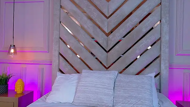 Agatha-Adams online show from November 20, 2:40 pm