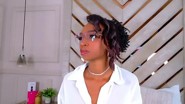 Agatha-Adams online show from November 1, 3:17 pm