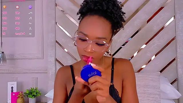 Agatha-Adams online show from November 4, 3:16 pm