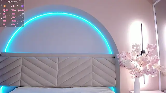 Bella Williiams online show from April 4, 12:12 pm