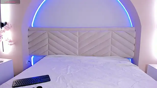 Bella Williiams online show from March 31, 12:07 pm