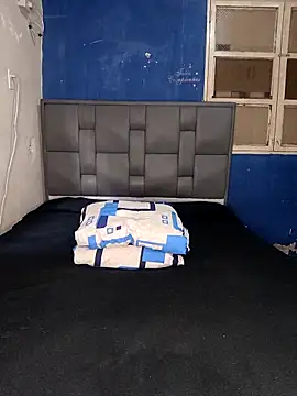 MilfTentasion online show from September 29, 8:47 pm