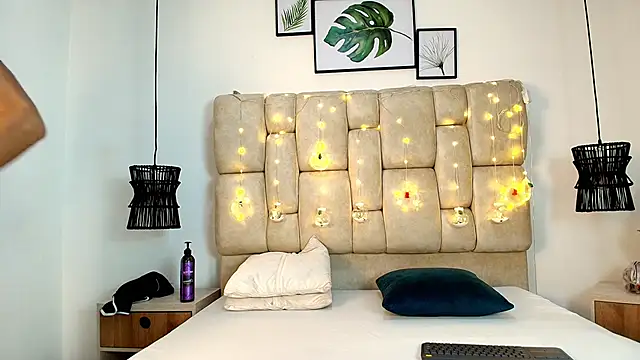 Zoelucas online show from December 5, 12:04 pm