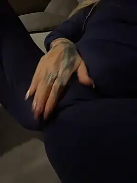 sapphireblu766 online show from December 1, 8:04 am