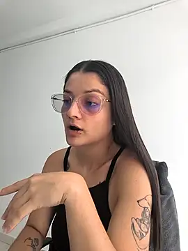 Coralinne   online show from April 18, 3:36 pm