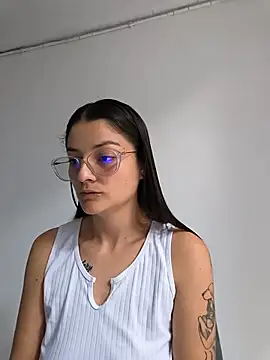 Coralinne   online show from May 13, 4:03 pm