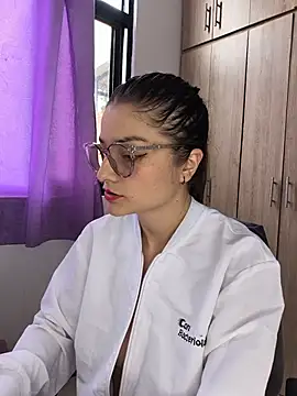 Coralinne   online show from July 4, 4:00 pm