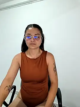 Coralinne   online show from April 10, 1:12 am