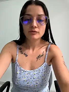 Coralinne   online show from April 19, 3:35 pm