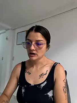 Coralinne   online show from May 4, 3:04 pm