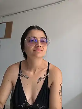 Coralinne   online show from May 25, 4:38 pm