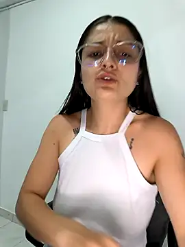Coralinne   online show from April 22, 1:34 am