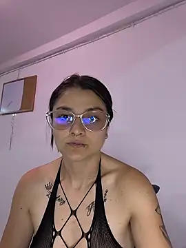 Coralinne   online show from May 22, 1:03 am