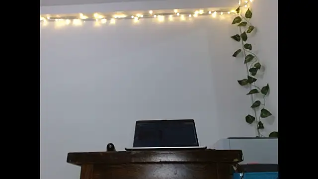Coralinne   online show from May 28, 1:02 am