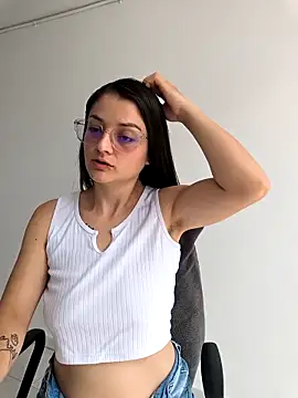Coralinne   online show from April 7, 3:47 pm