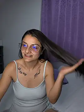 Coralinne   online show from June 5, 1:10 am