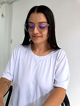 Coralinne   online show from April 4, 3:18 pm