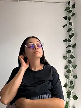 Coralinne   online show from May 8, 3:27 pm