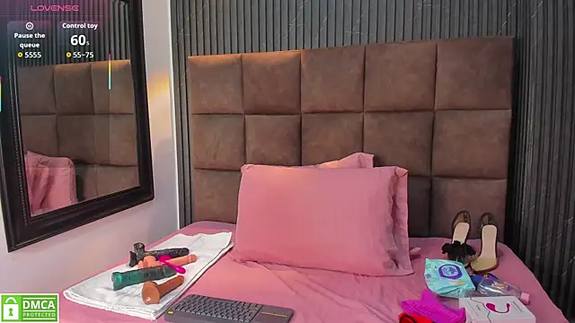 Gia Scott online show from December 19, 8:33 pm