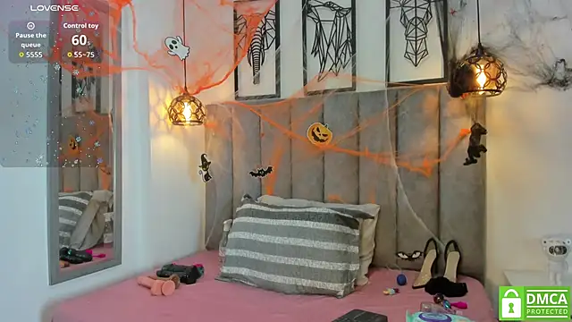 Snapshot of Gia_Scott chatting on October 28, 8:30 pm Gia Scott online show from October 28, 8:30 pm