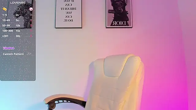 LizzyPonce online show from October 27, 9:10 am