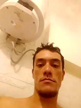 Snapshot of Adrian6986 chatting on November 7, 10:13 pm Adrian6986 online show from November 7, 10:13 pm