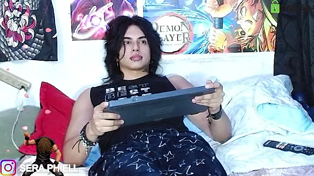 Snapshot of Seraphiell chatting on February 27, 1:50 am Seraphiell online show from February 27, 1:50 am