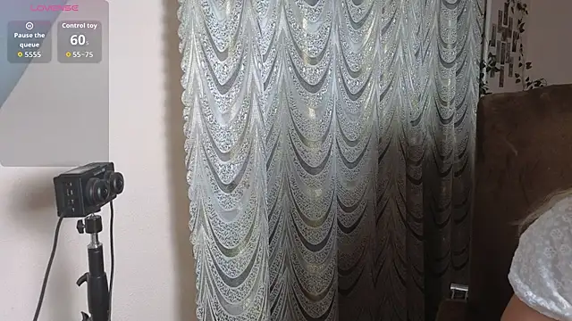 Snapshot of Laura_Gol chatting on October 24, 9:03 pm Laura Gol online show from October 24, 9:03 pm