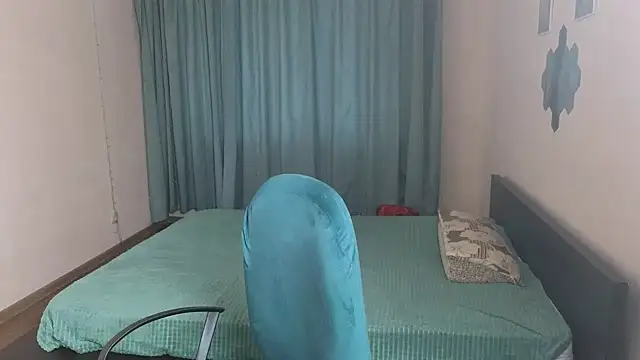 Snapshot of Laura_Gol chatting on October 13, 1:23 pm Laura Gol online show from October 13, 1:23 pm