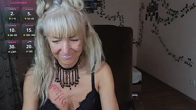 Laura Gol online show from November 9, 8:57 pm