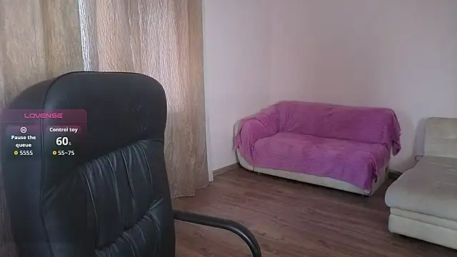 Snapshot of Laura_Gol chatting on November 15, 1:04 pm Laura Gol online show from November 15, 1:04 pm