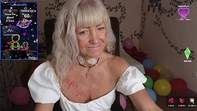 Snapshot of Laura_Gol chatting on October 12, 8:32 pm Laura Gol online show from October 12, 8:32 pm