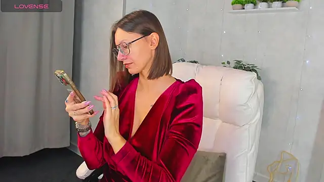 Elina Gravess online show from September 27, 12:50 am