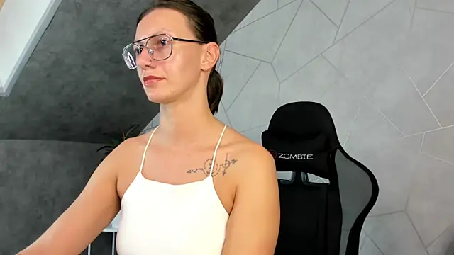 Elina Gravess online show from September 20, 12:10 pm