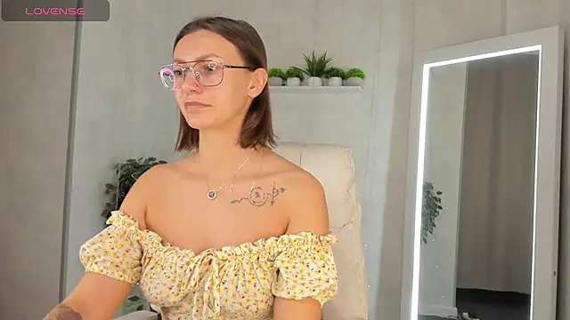Elina Gravess online show from September 8, 11:59 pm