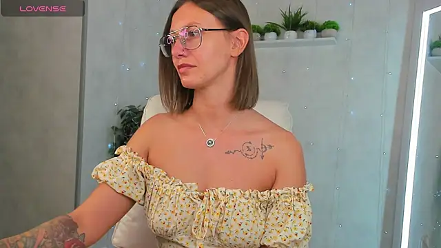 Elina Gravess online show from September 12, 12:11 am