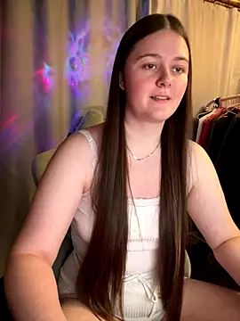 Snapshot of Cuty_Kitty chatting on December 14, 8:58 pm Cuty Kitty online show from December 14, 8:58 pm