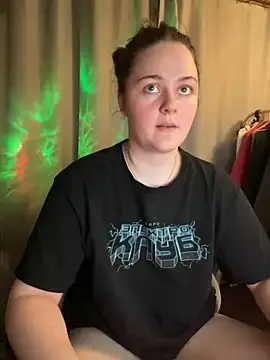 Snapshot of Cuty_Kitty chatting on October 31, 8:27 pm Cuty Kitty online show from October 31, 8:27 pm