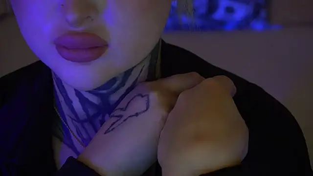 Snapshot of IvyLaurent chatting on November 26, 1:33 pm IvyLaurent online show from November 26, 1:33 pm