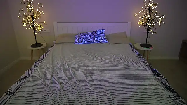 Snapshot of IvyLaurent chatting on October 13, 1:12 pm IvyLaurent online show from October 13, 1:12 pm