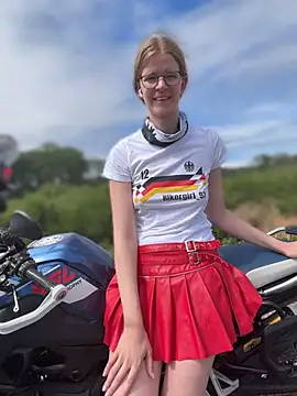 Bikergirl 97 online show from June 17, 1:32 pm