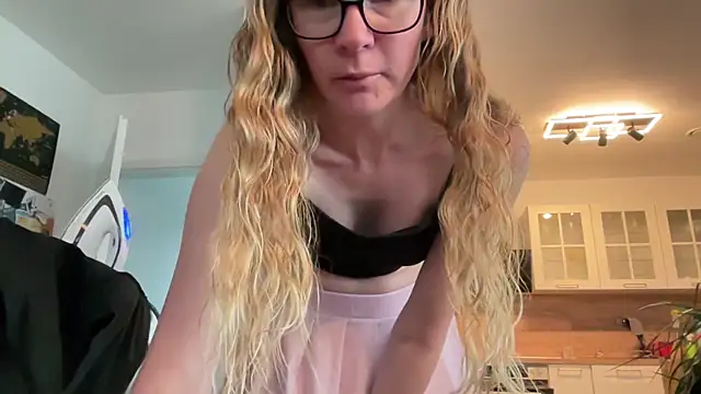 Bikergirl 97 online show from May 5, 4:21 pm
