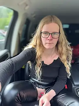 Bikergirl 97 online show from May 12, 3:18 pm