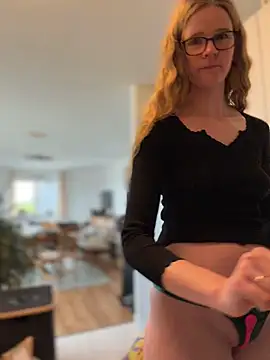 Bikergirl 97 online show from April 13, 11:58 am