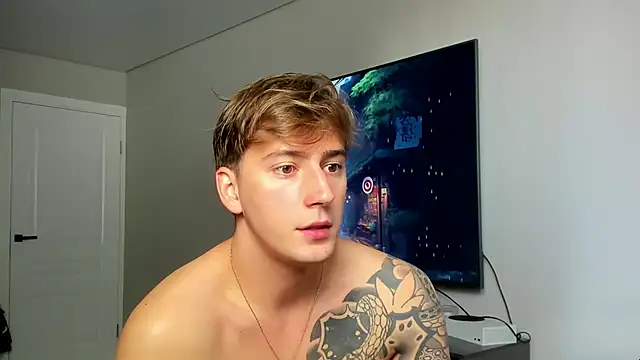 Snapshot of DaniHort chatting on October 9, 9:21 am DaniHort online show from October 9, 9:21 am