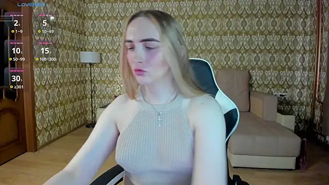 Snapshot of Vi_Luxy chatting on May 27, 1:57 am Vi Luxy online show from May 27, 1:57 am