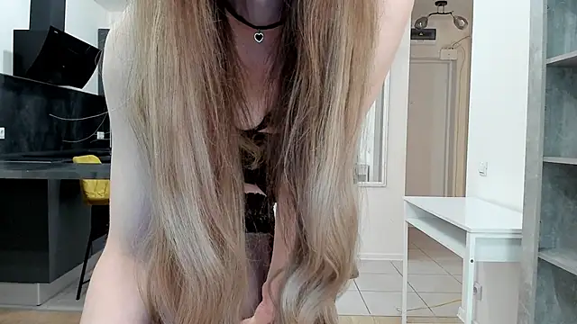Snapshot of Kitty_Player chatting on June 17, 10:47 am Kitty Player online show from June 17, 10:47 am