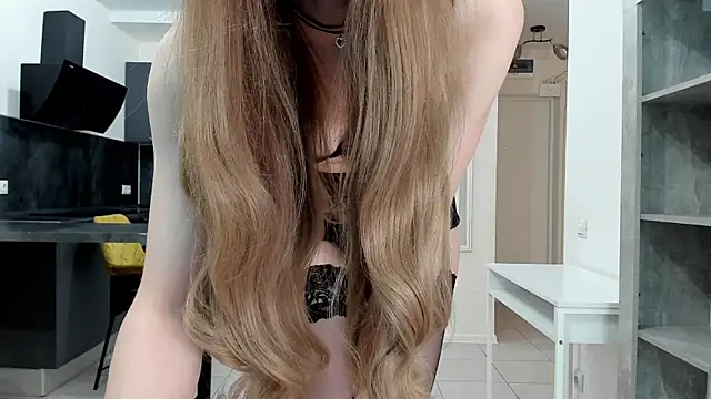 Snapshot of Kitty_Player chatting on June 15, 10:04 am Kitty Player online show from June 15, 10:04 am