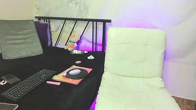 Clunita online show from December 15, 2:12 pm