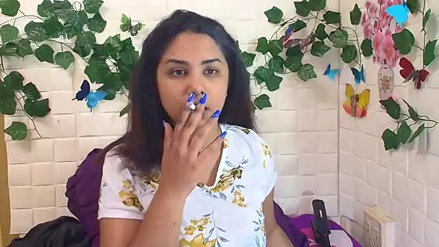 Snapshot of IndiaSexyStripper4u chatting on September 16, 5:03 pm IndiaSexyStripper4u online show from September 16, 5:03 pm